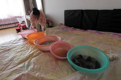银川楼上漏水，住户失联，小区没物管，业主维权难！律师来支招……
